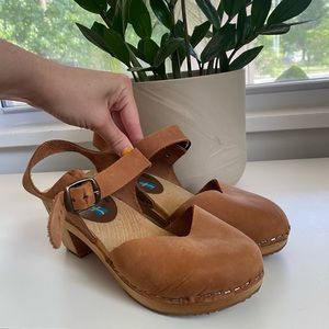 Like New Moheda Dolly Clogs- Cognac
